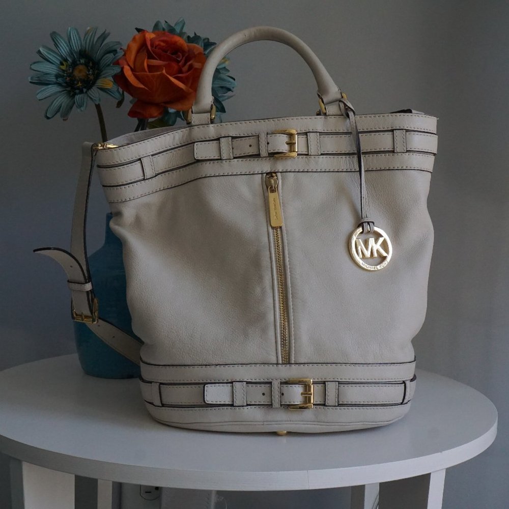 Michael Kors Kingsbury bucket bag